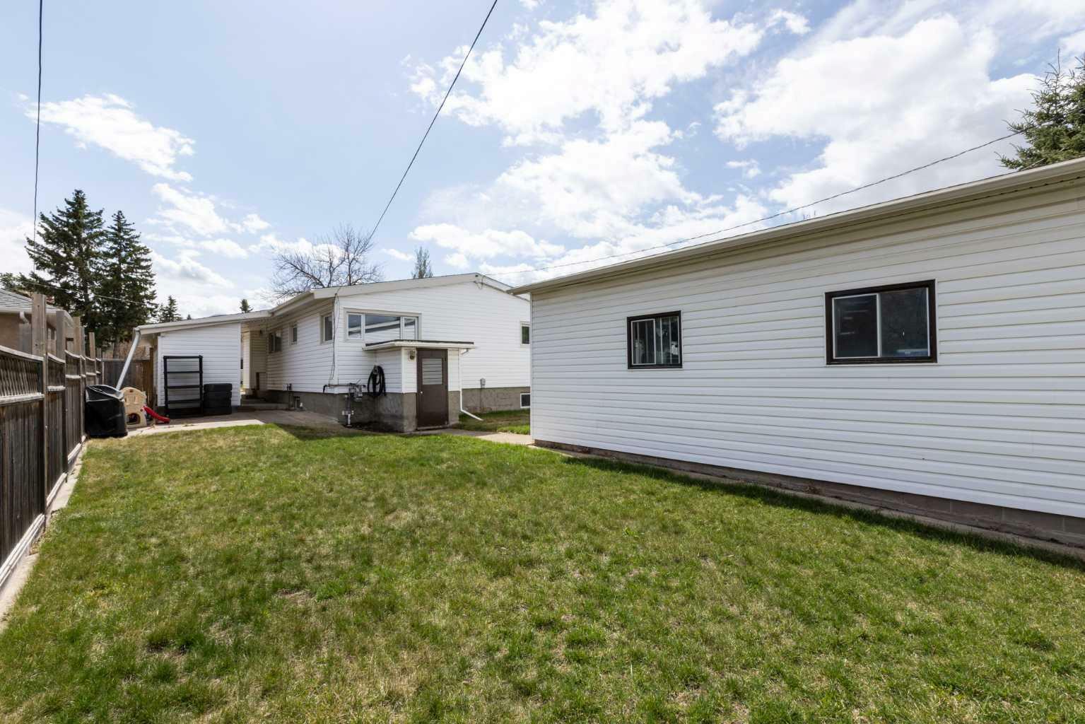 Property Photo: 5024 46 Street AB T4G 1L6