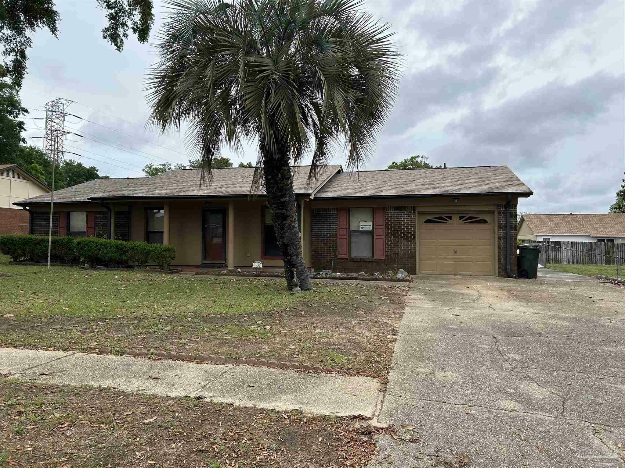 Property Photo: 7851 Coronet Way FL 32514