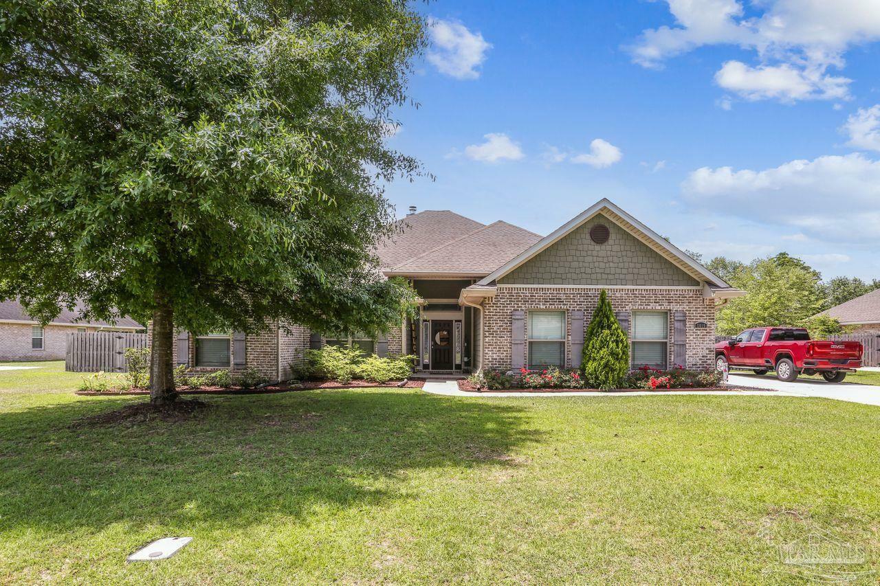 Property Photo: 6019 Augustine Dr FL 32571