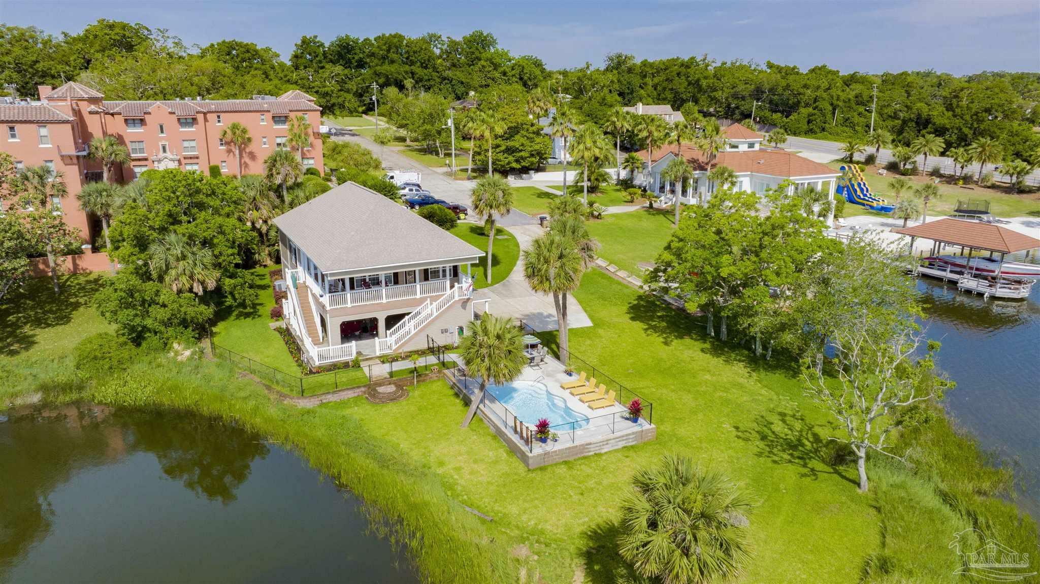 Property Photo: 2015 E Gadsden St FL 32501