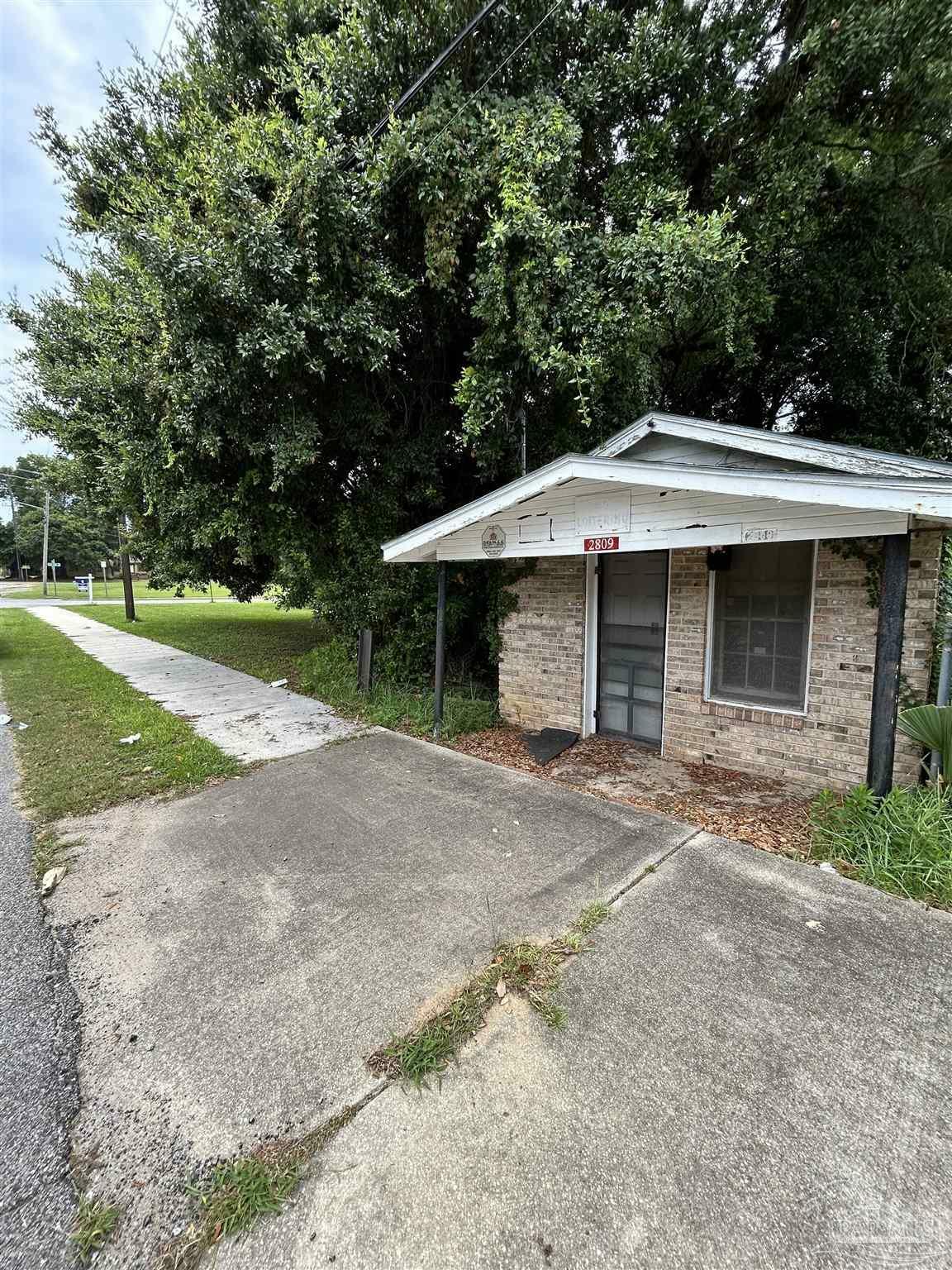 Property Photo:  2809 N Hayne St  FL 32503 