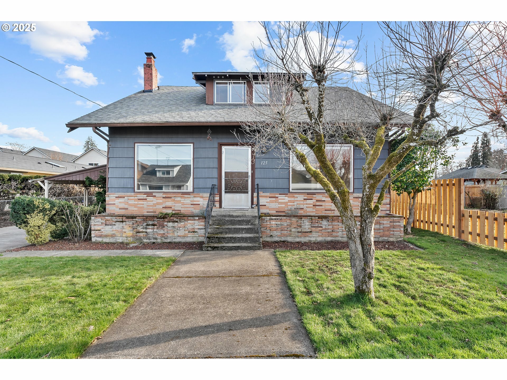 Property Photo: 125 E Jersey St OR 97027