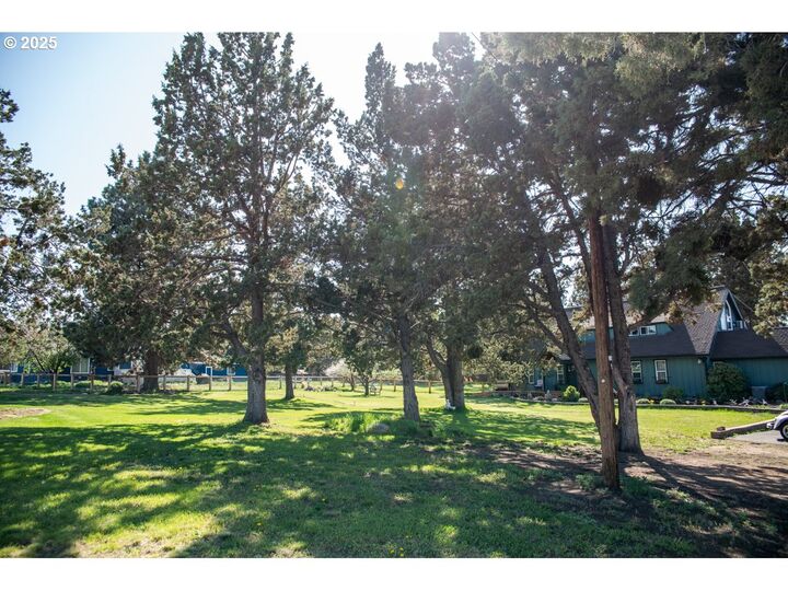 Property Photo: 62725 Eagle Rd OR 97701