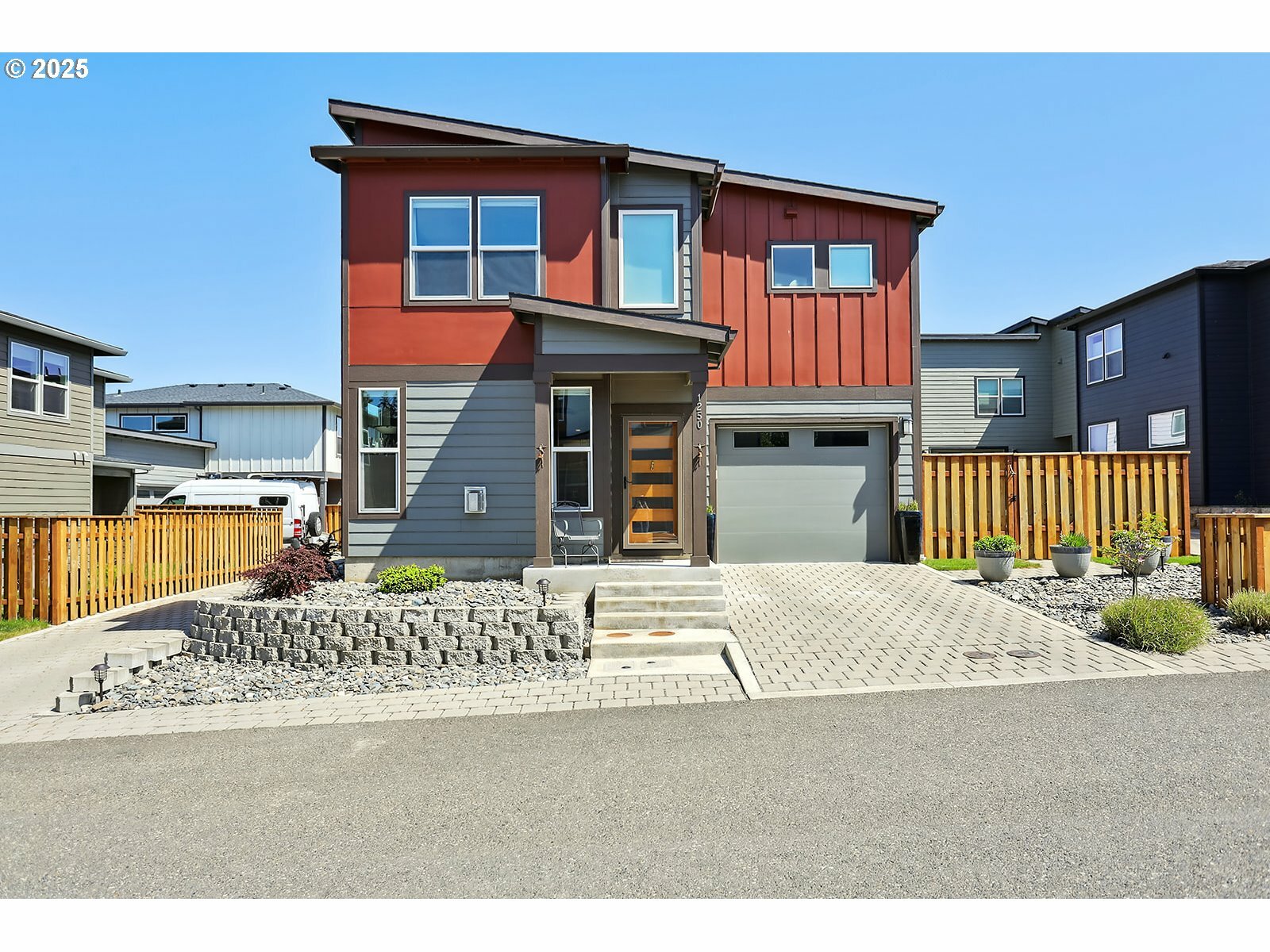 Property Photo: 1250 29th St OR 97031