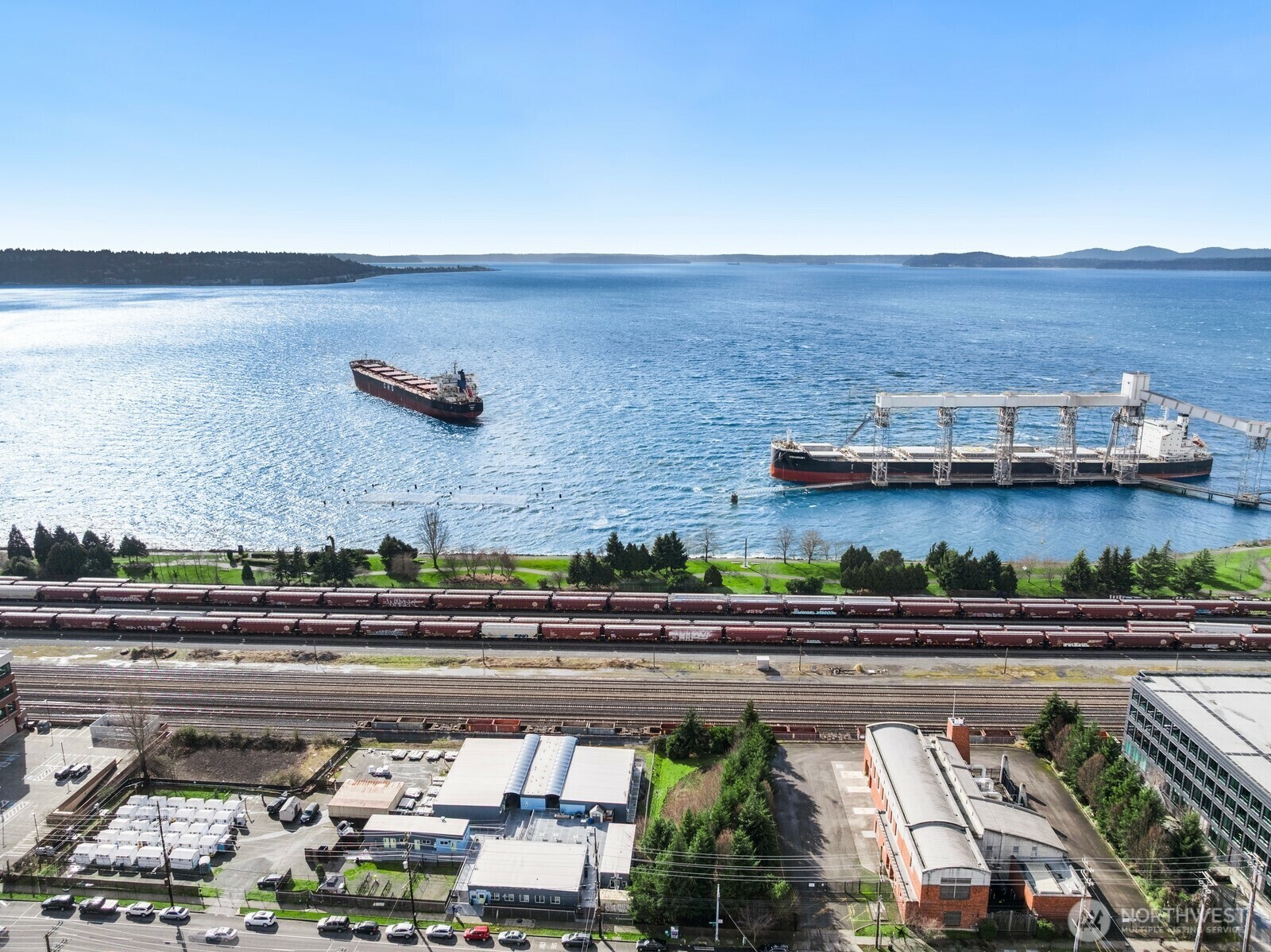 Property Photo: 522 W Mercer Place 401 WA 98119