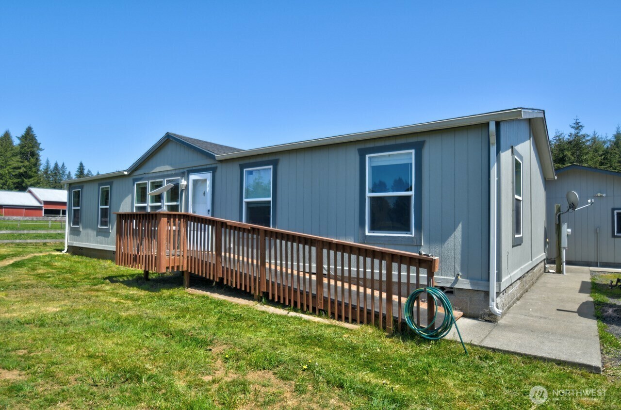 Property Photo:  117  Hewitt Road  WA 98532 