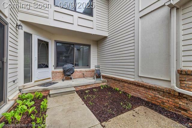 Property Photo: 7020 Bridge Way Unit 14 MI 48322