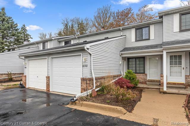 Property Photo: 1858 N Pontiac Trail MI 48390
