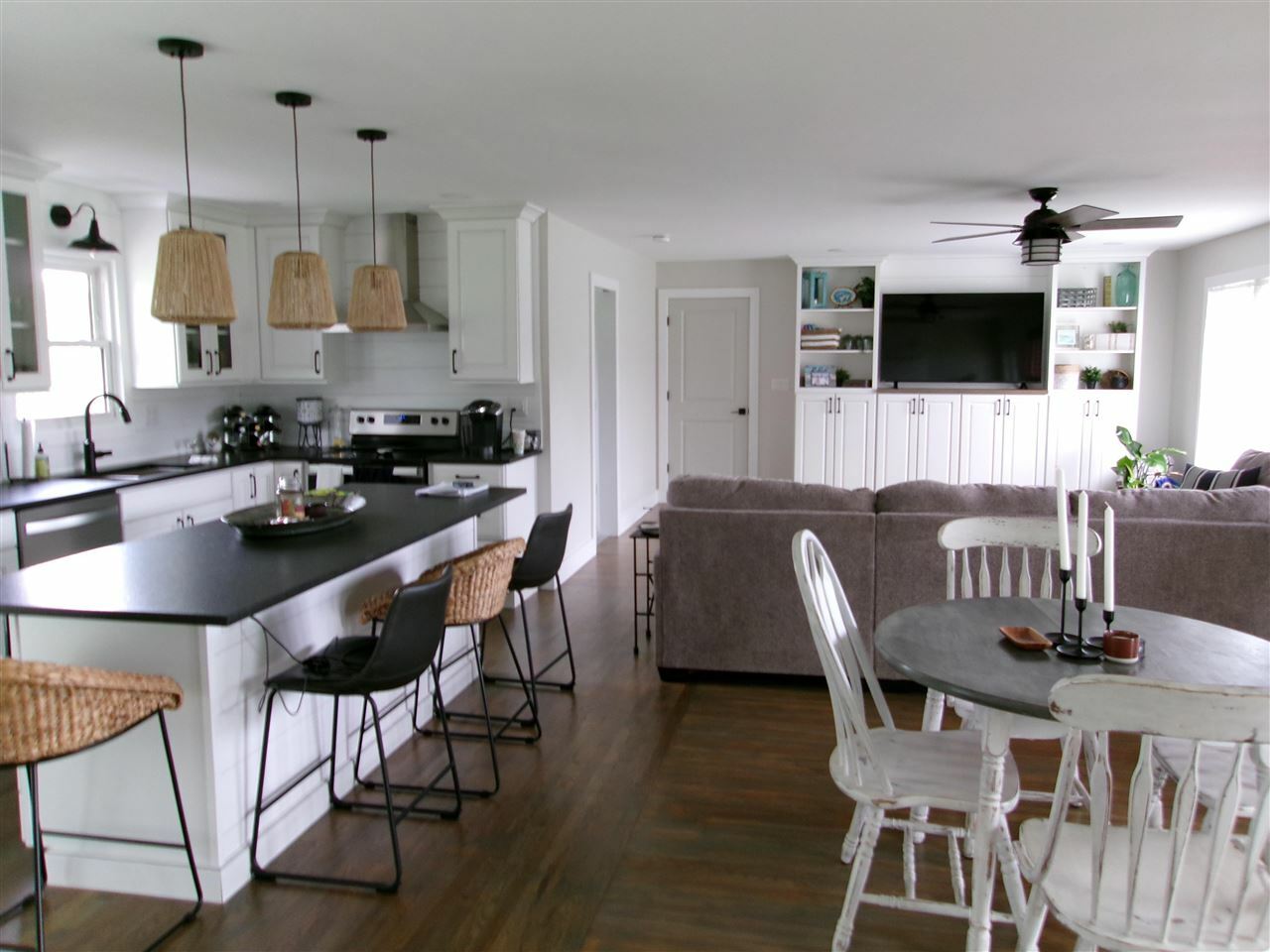 Property Photo: 1005 E Delaware Street IN 47327