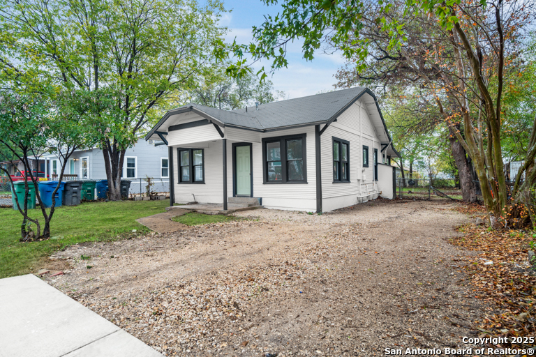 Property Photo: 1734 Thorain TX 78201