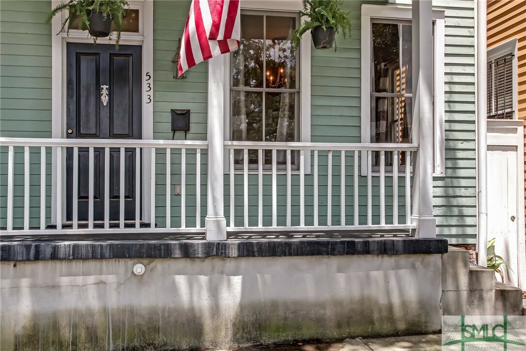 Property Photo: 533 E Broad Street GA 31401