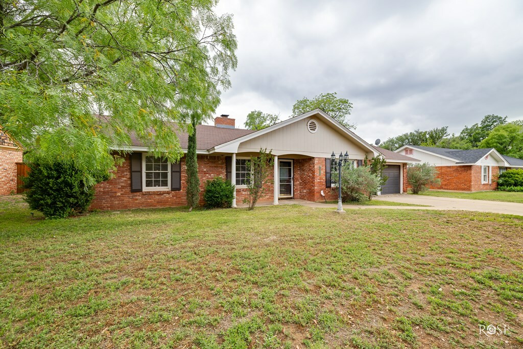 Property Photo:  2709 Oxford Ave  TX 76904 