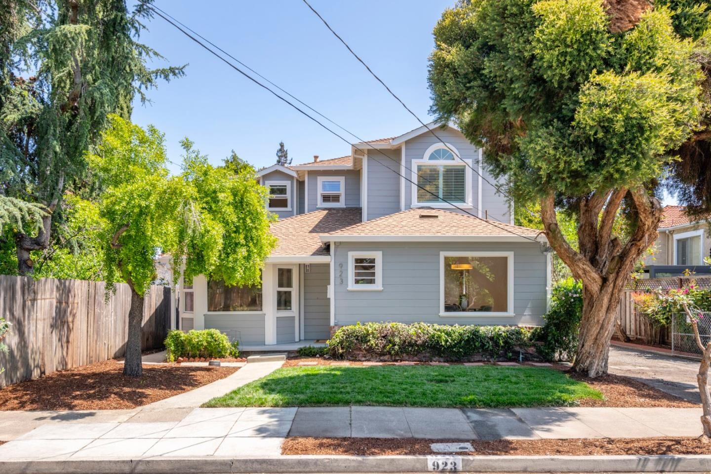 Property Photo: 923 Grand Street CA 94061