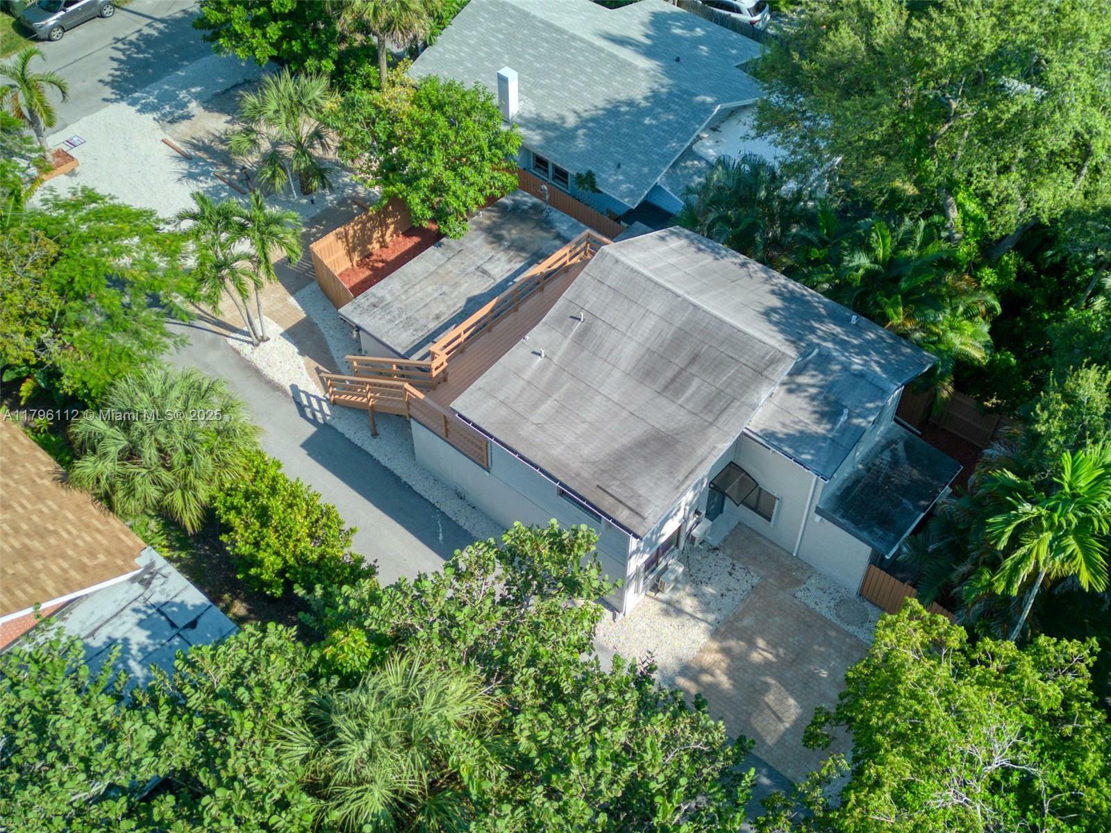 Property Photo: 317 SW 9th Ave FL 33312