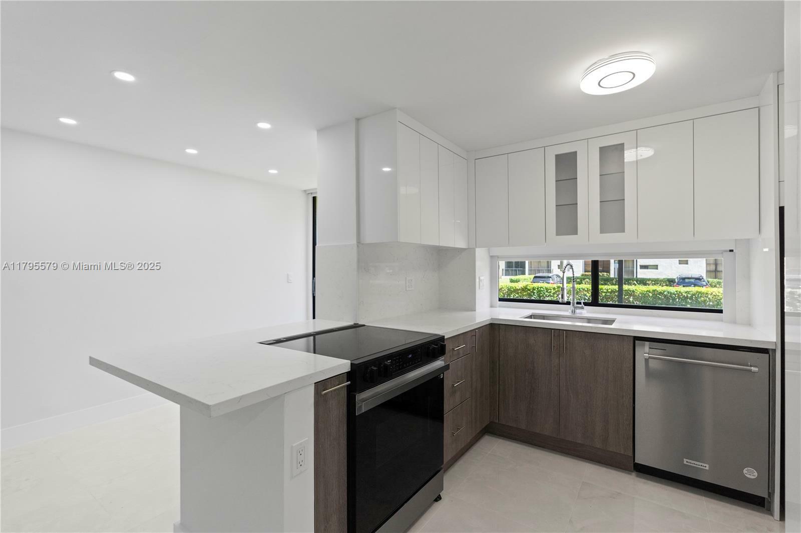 Property Photo: 17011 N Bay Rd 108 FL 33160