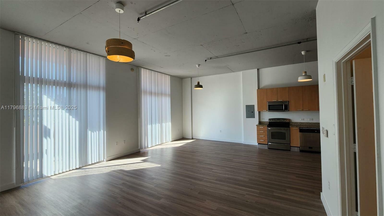 Property Photo: 2100 Van Buren St 205 FL 33020