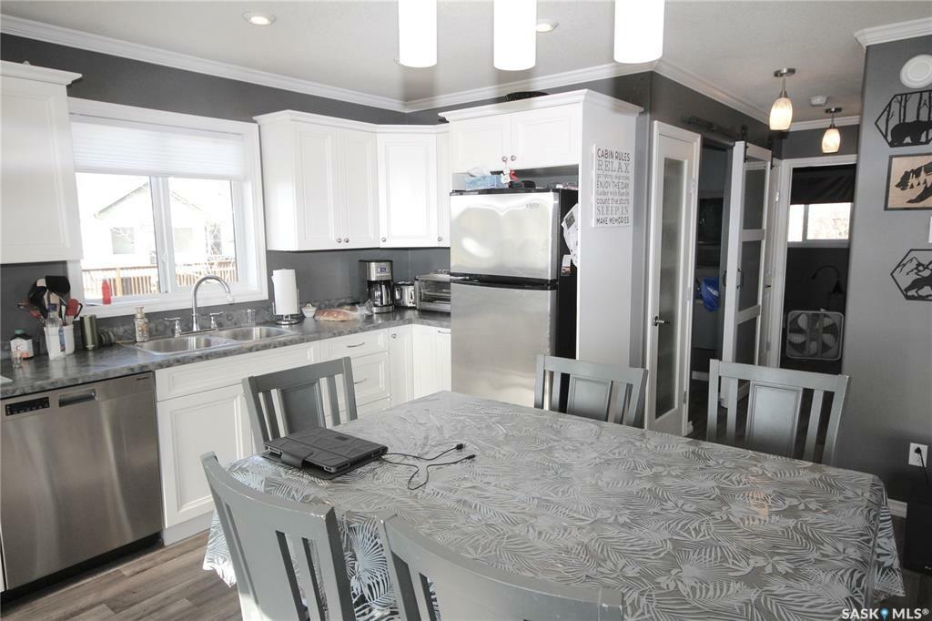 Property Photo: 825 Park Drive SK S0A 0L0
