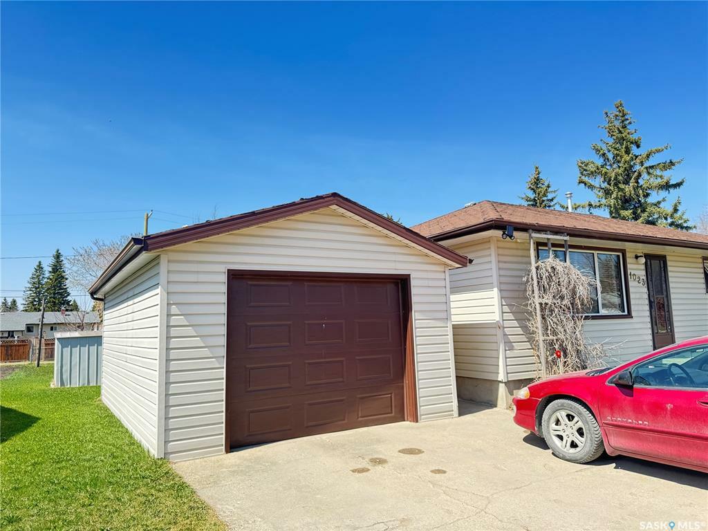 Property Photo:  1023 10th Street  SK S0K 2A0 