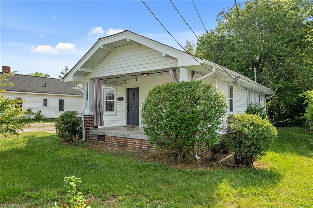 Property Photo: 1005 Hern Avenue NC 27405