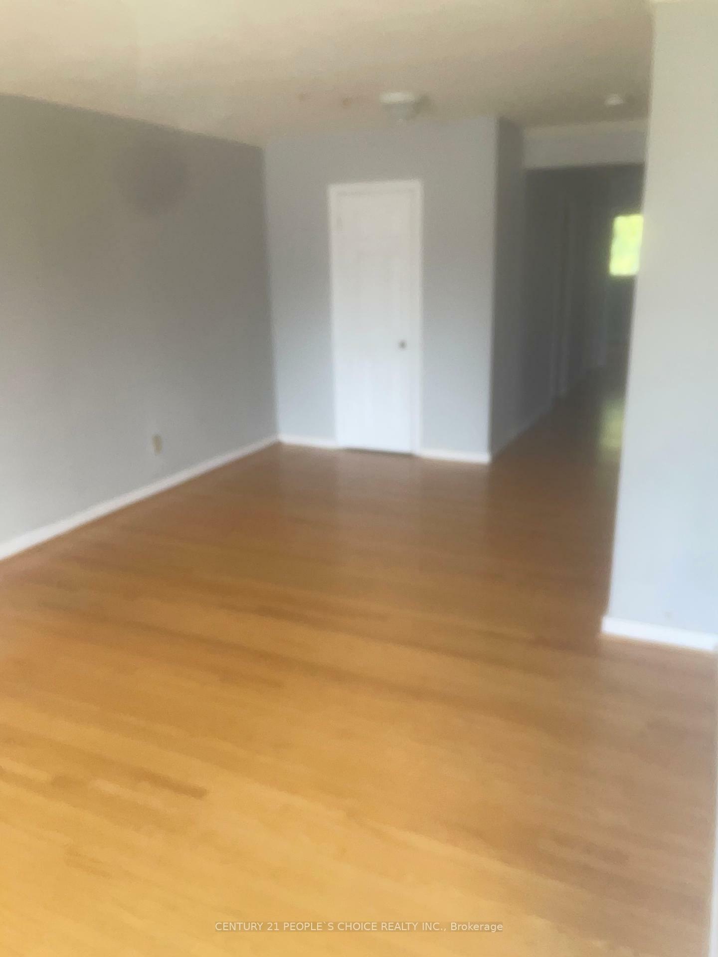 Property Photo: 82 Earnscliffe Circle ON L6T 2B2