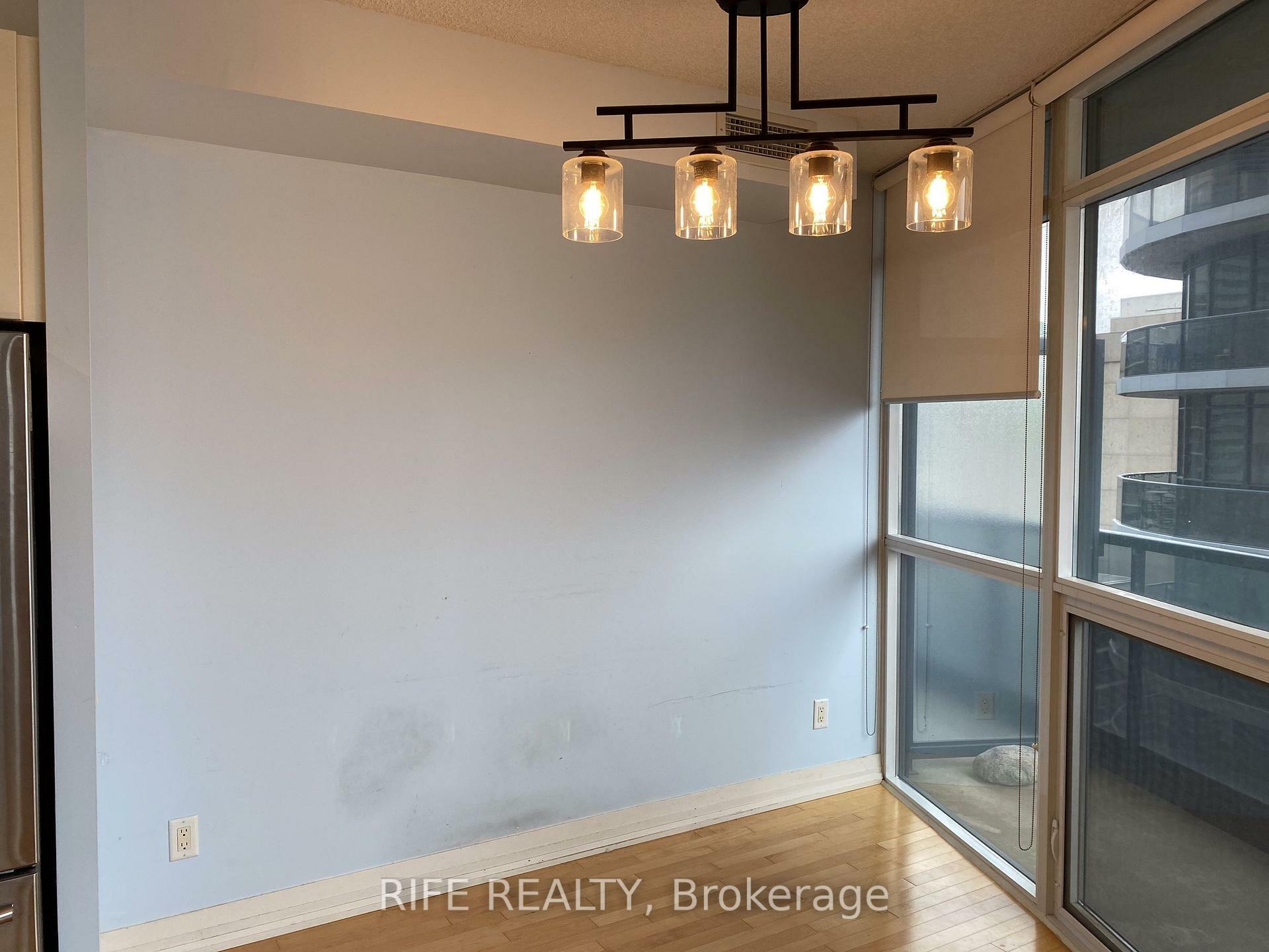 Property Photo: 21 Carlton Street 2107 ON M5B 1L3