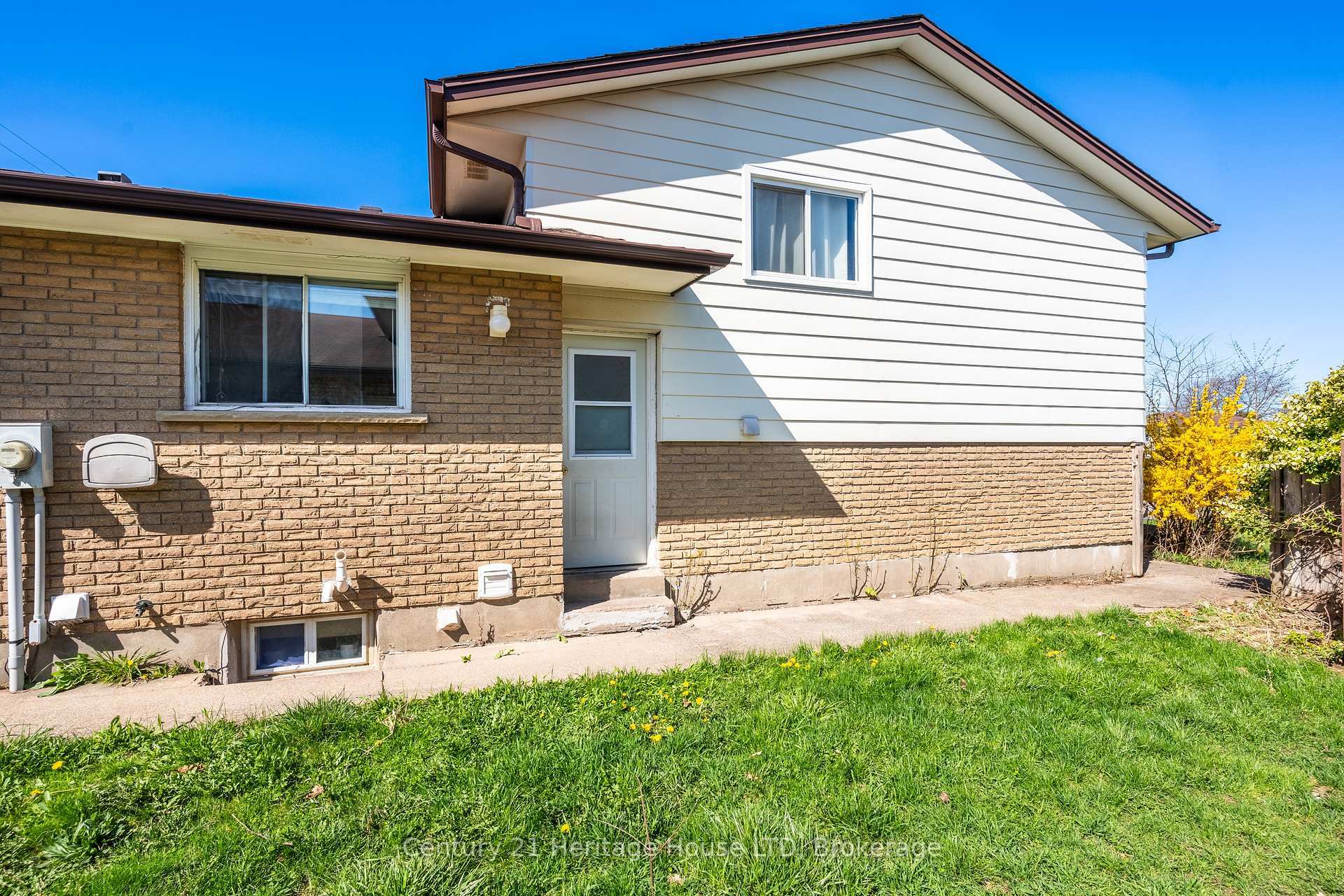 Property Photo: 580 First Avenue N ON L3C 1Z3