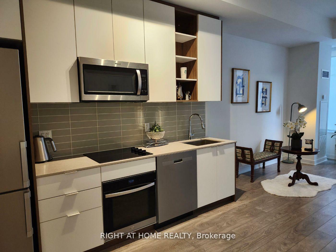Property Photo: 543 Richmond Street W 221 ON M5V 1Y6