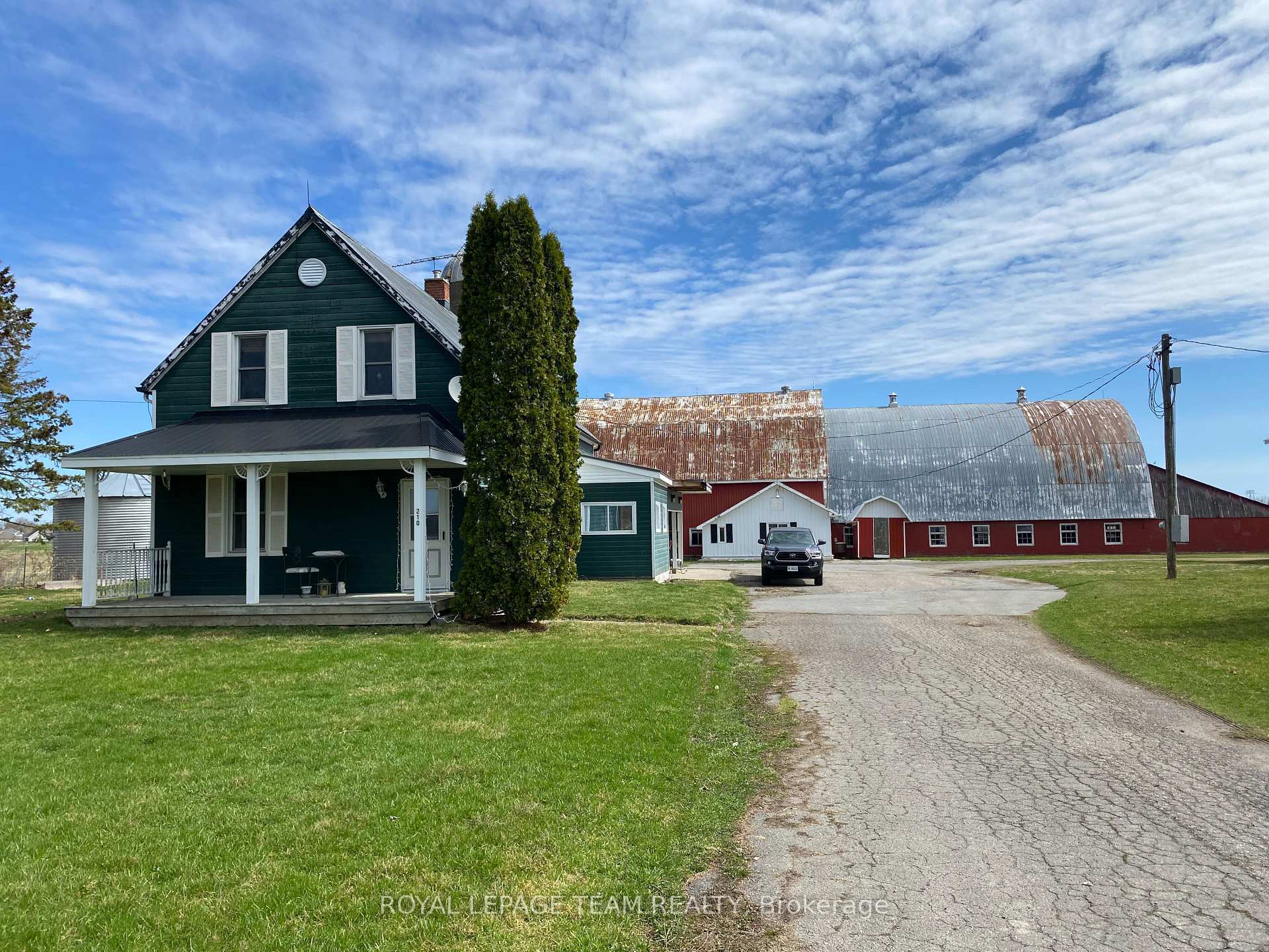Property Photo:  210 Baskin Drive E  ON K7S 3G8 