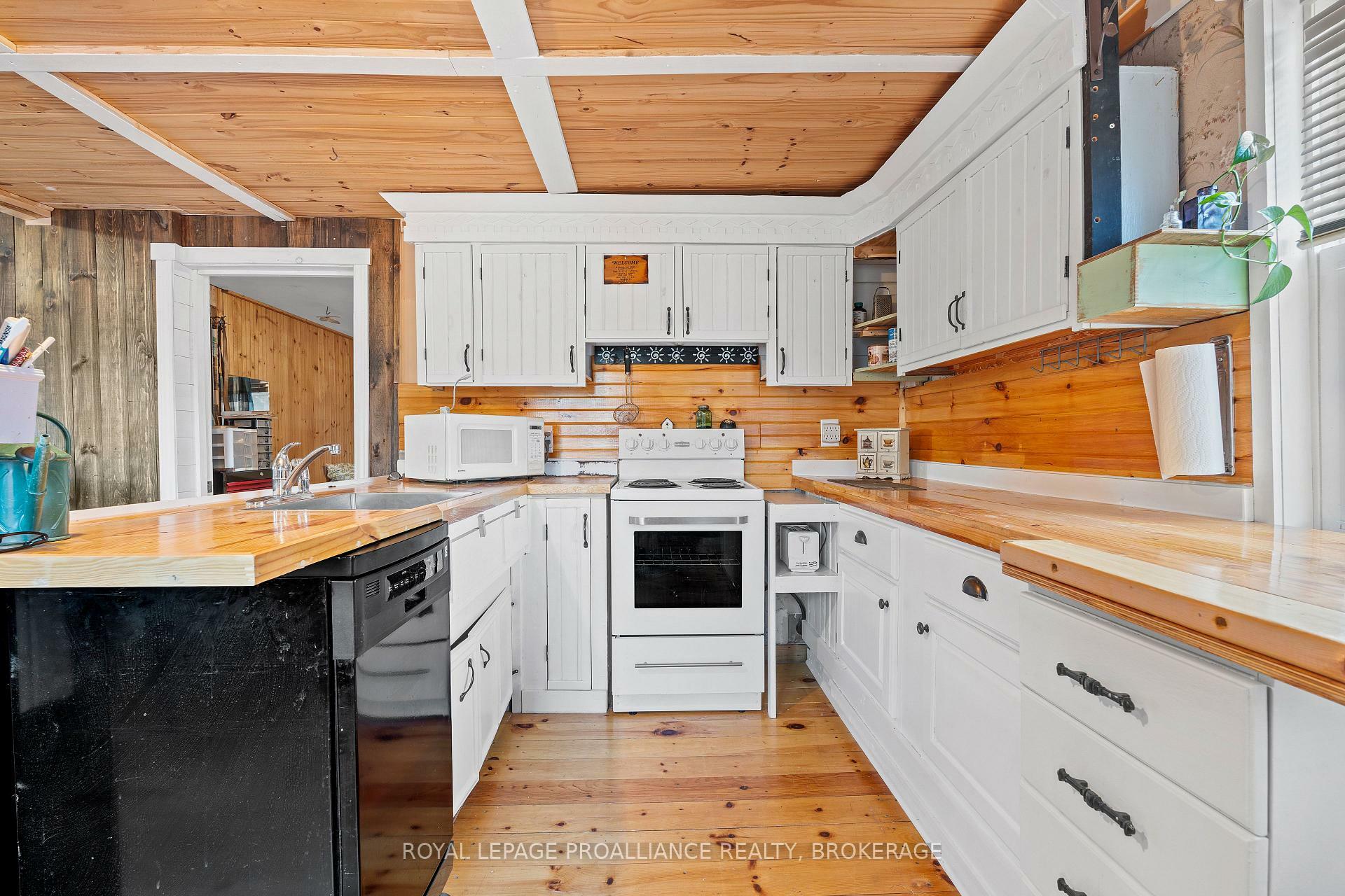 Property Photo: 32 Cutler Road ON K0K 3N0