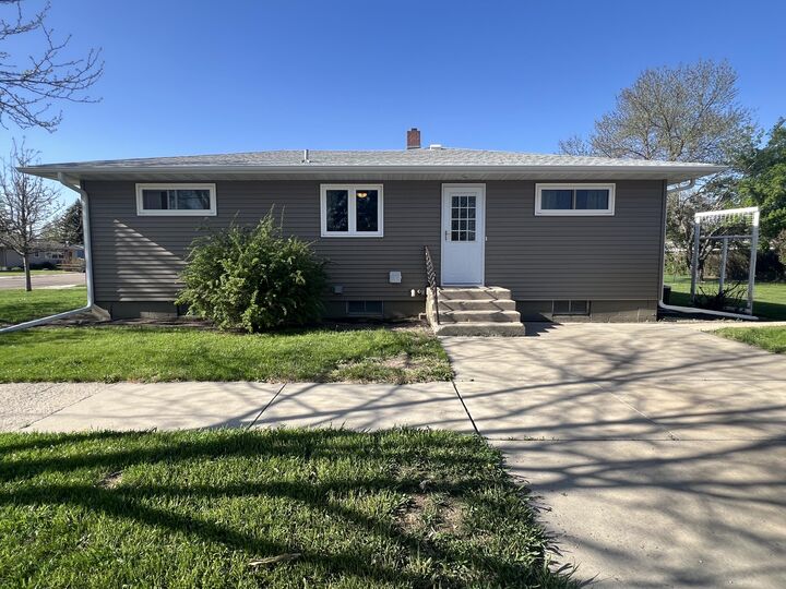 Property Photo:  1004 N Pennsylvania St  SD 57401 