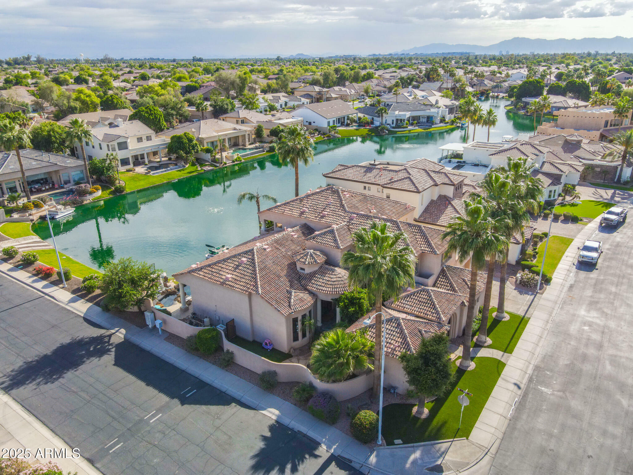 Property Photo: 633 W Aster Court AZ 85248