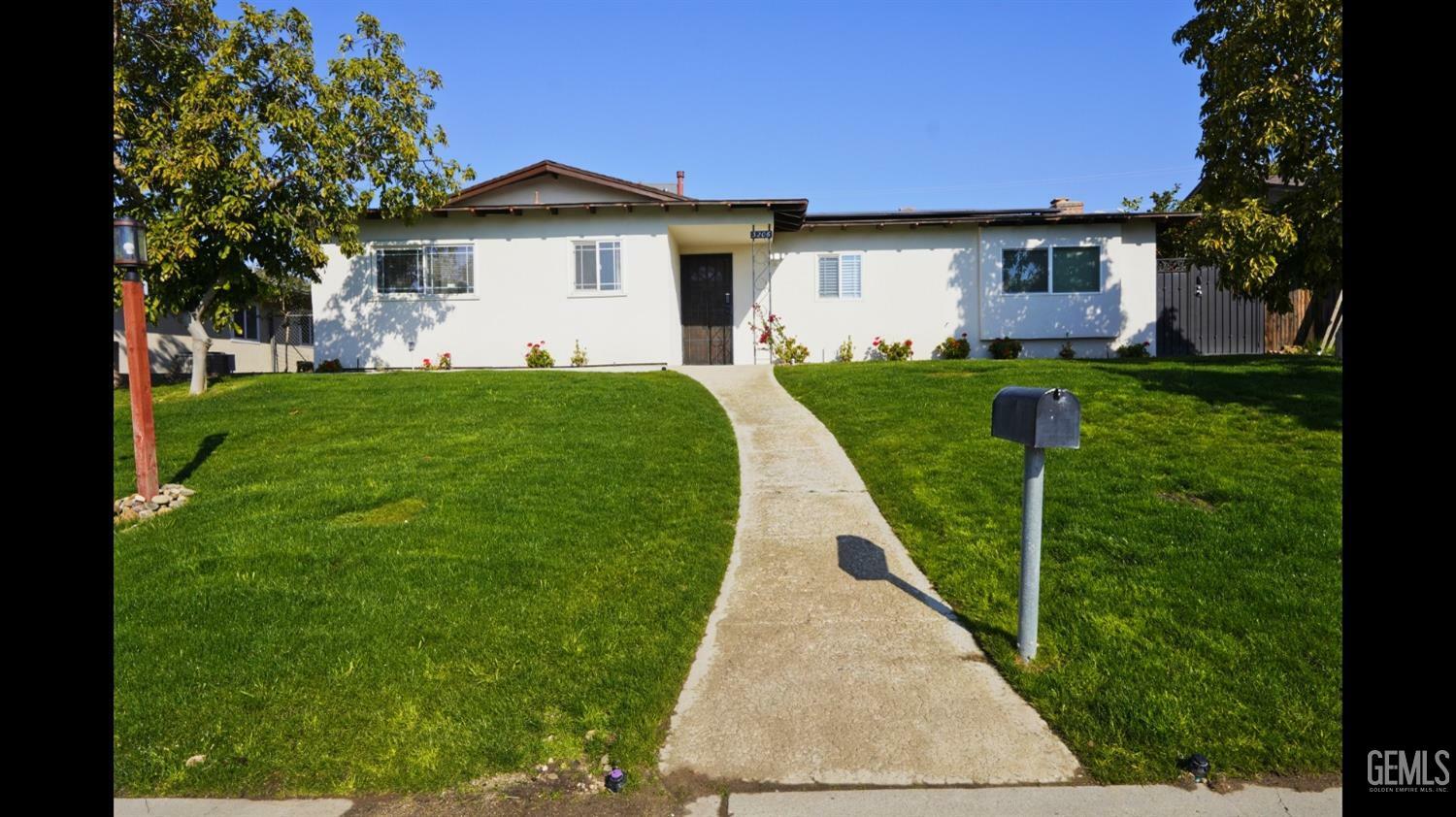 Property Photo:  3206 Candlewood Drive  CA 93306 