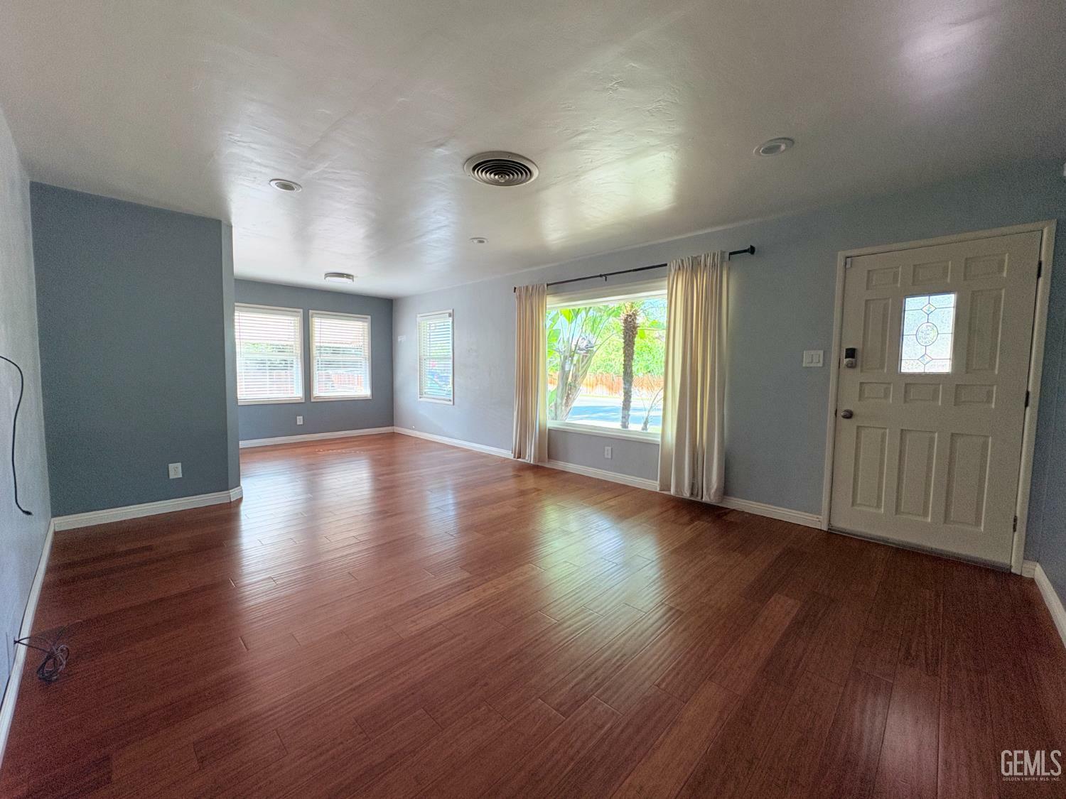 Property Photo: 2711 Hubbard Street CA 93301
