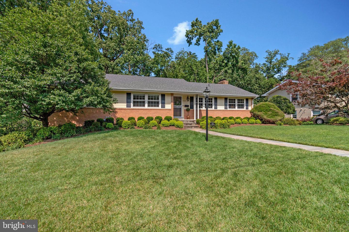 Property Photo:  7123 Park Terrace Drive  VA 22307 