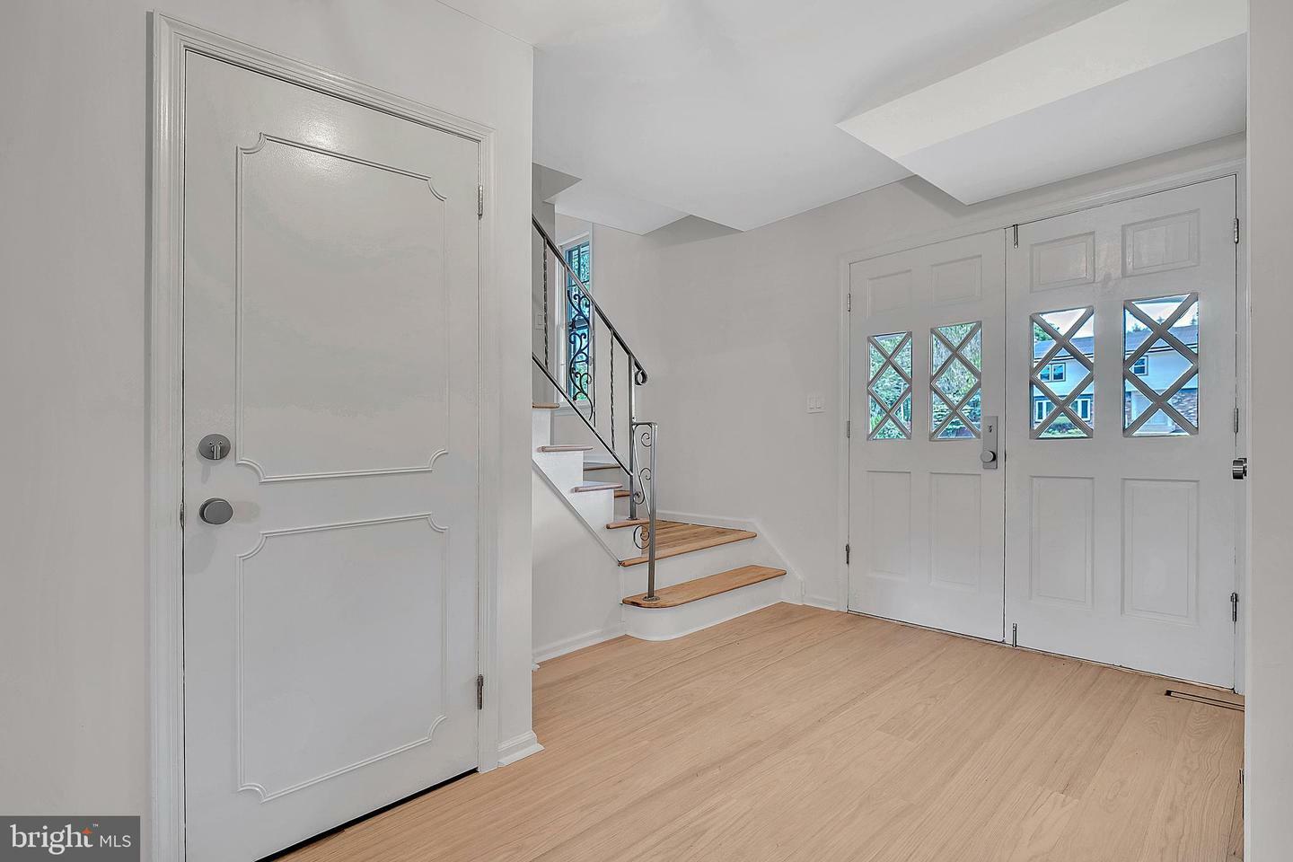 Property Photo: 10 Manor Ridge Drive NJ 08550