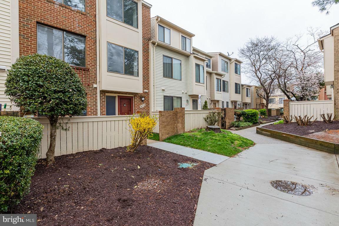 Property Photo: 18728 Nathans Place MD 20886