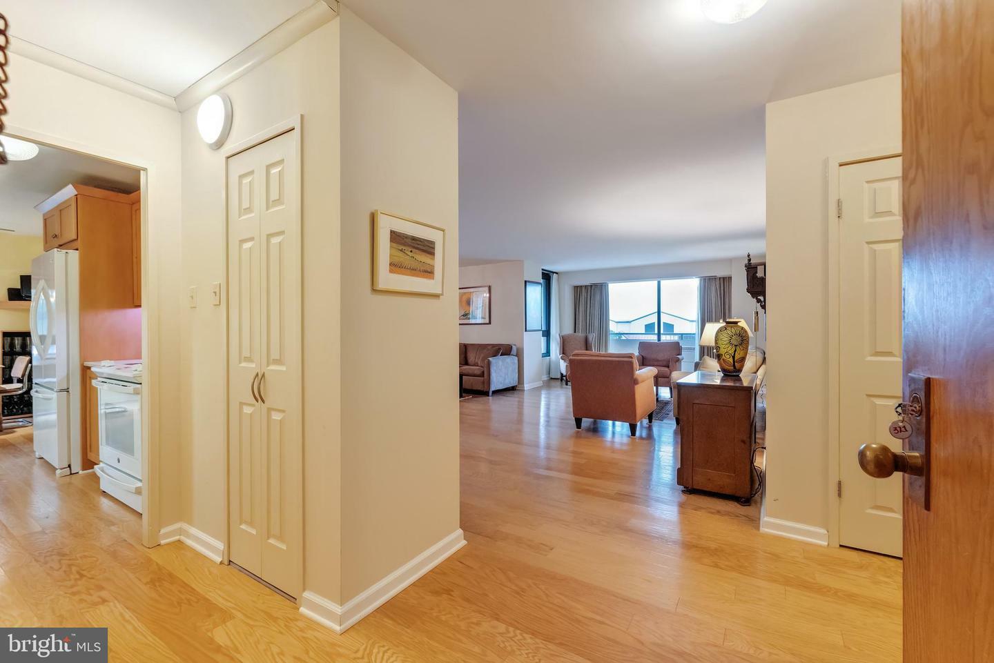 Property Photo: 1800 Old Meadow Road 321 VA 22102