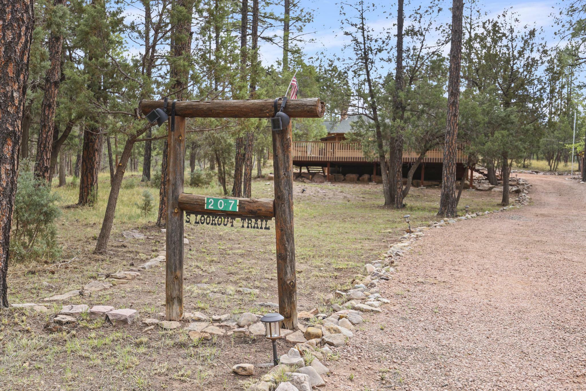 Property Photo: 207 S Lookout Trail AZ 85541