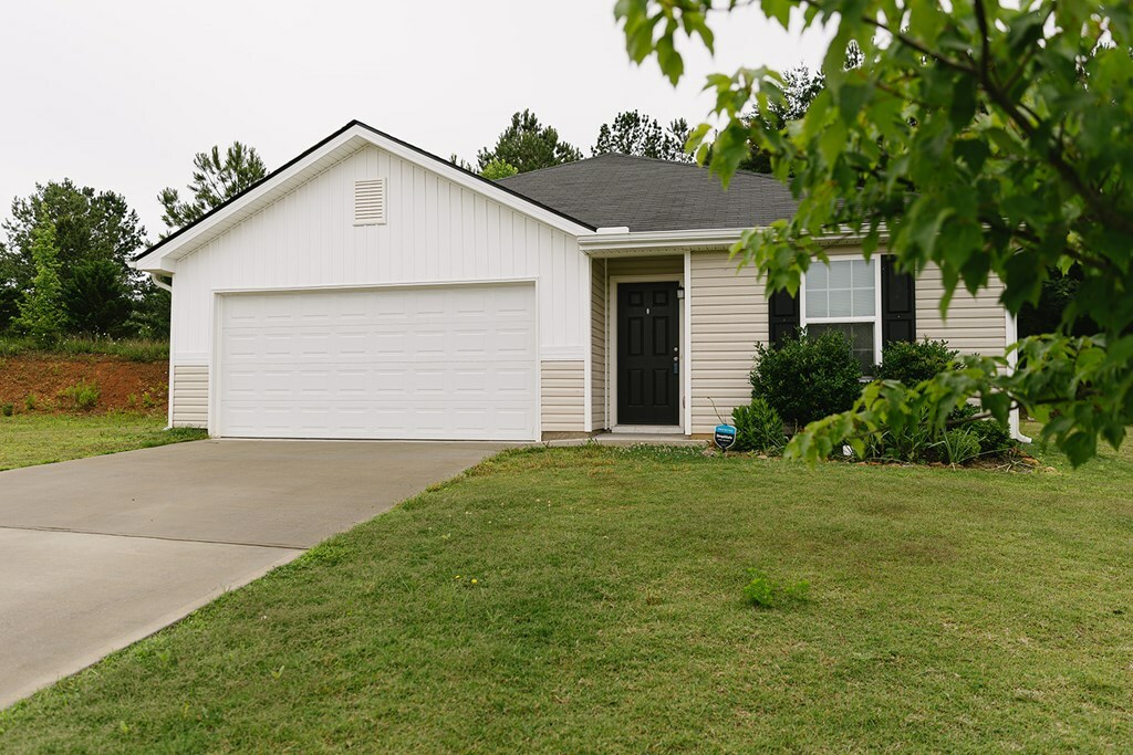Property Photo: 283 Parkland Way GA 30705
