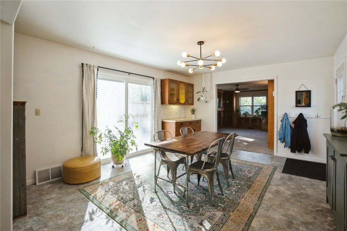 Property Photo: 2719 Seely Avenue SE IA 52403