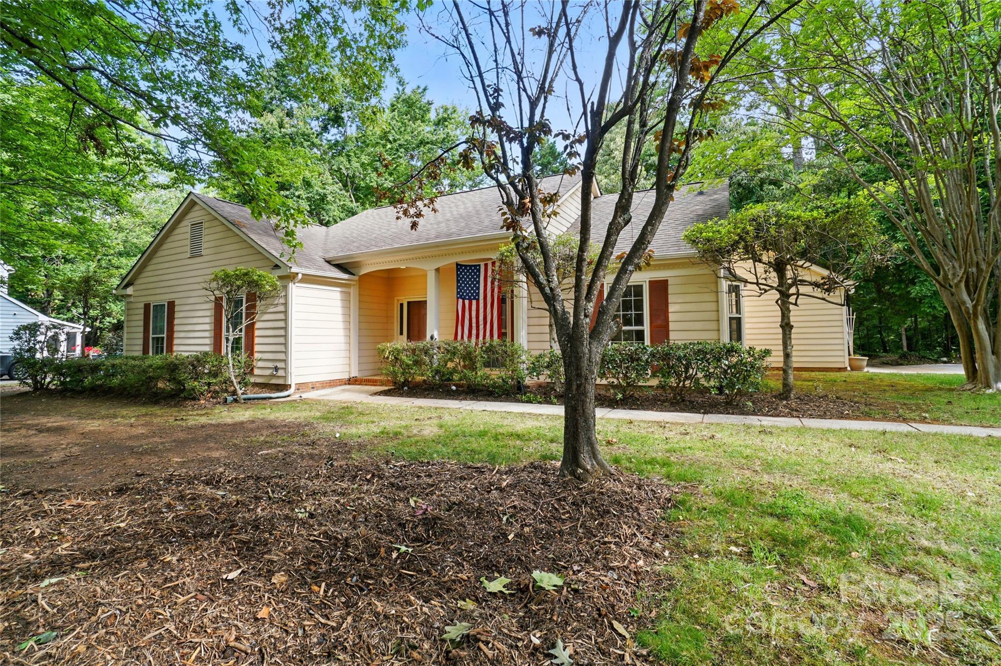 Property Photo: 9927 Raddington Lane NC 28269