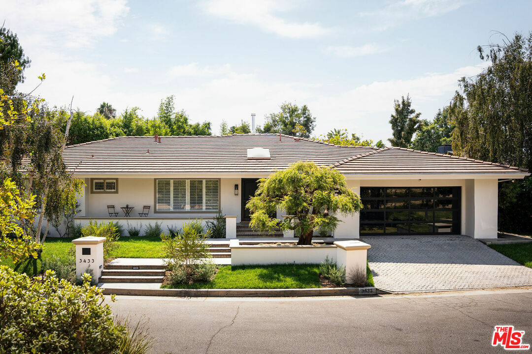 Property Photo: 3433 Wrightview Dr CA 91604