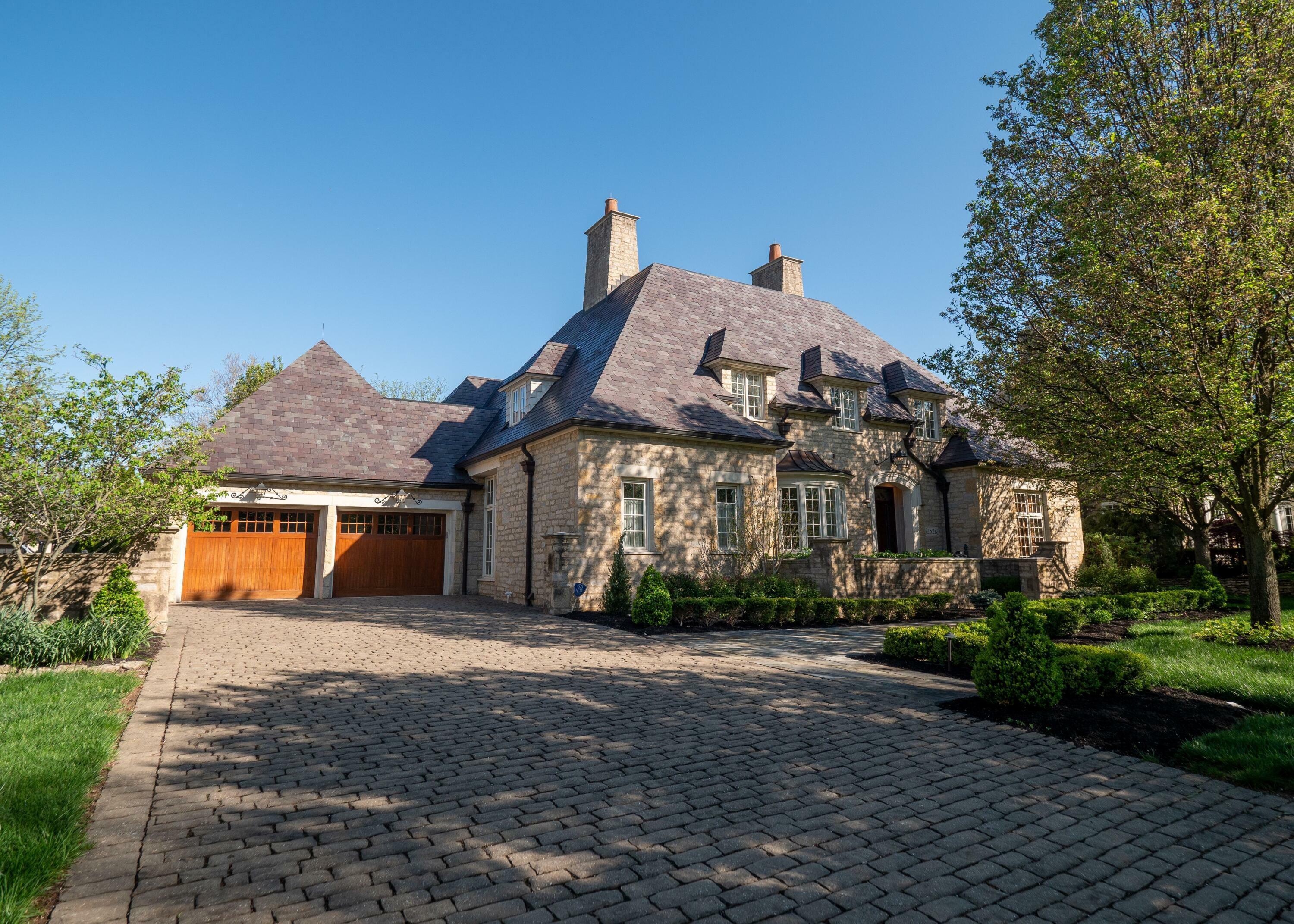 Property Photo: 2528 Onandaga Drive OH 43221