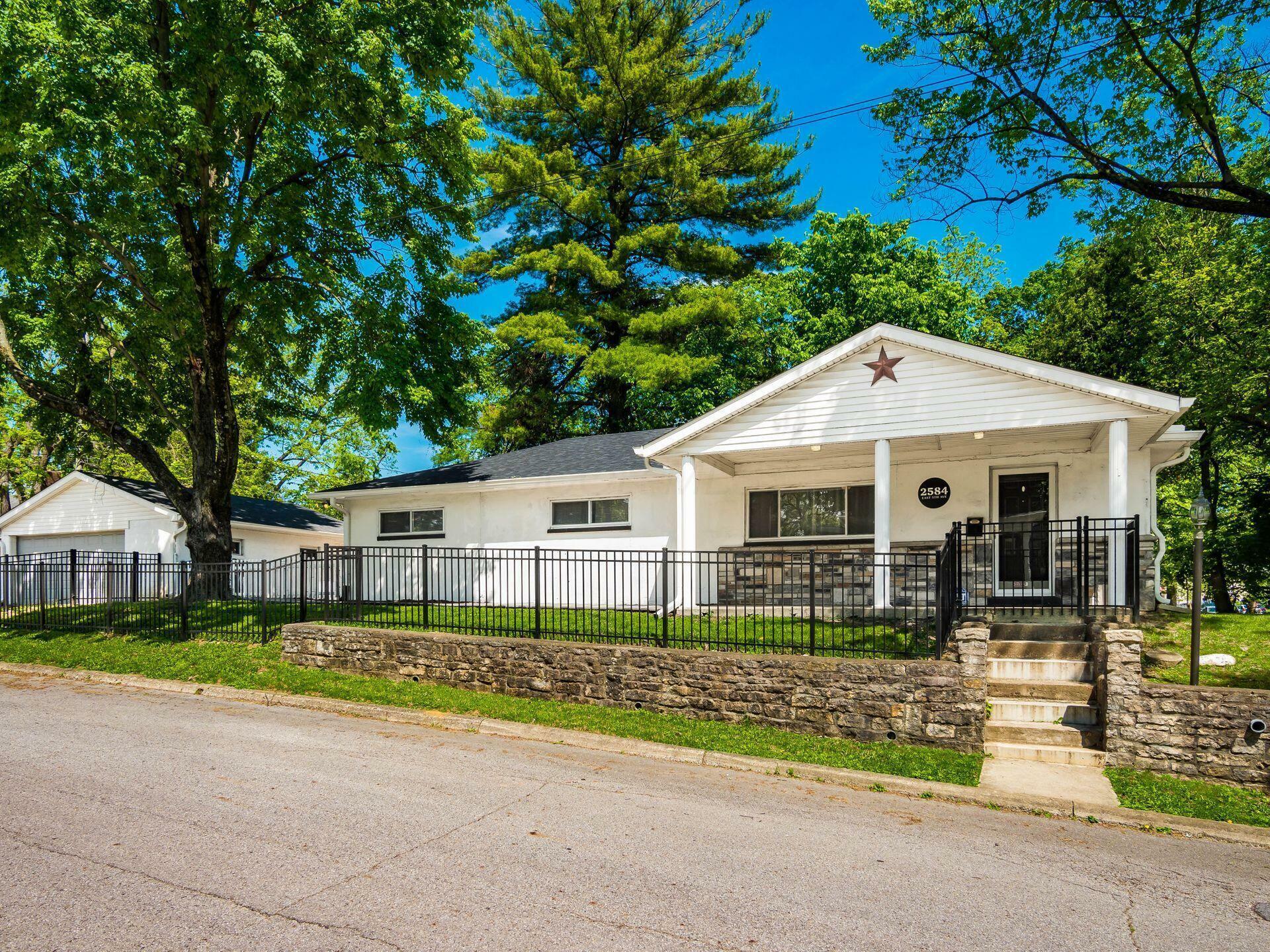 Property Photo: 2584 E 5th Avenue OH 43219