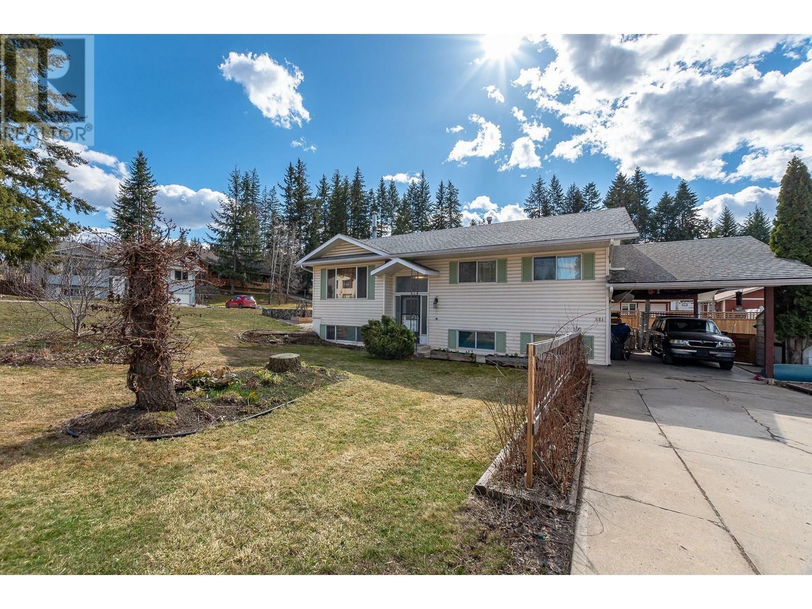 Property Photo: 801 26 Street Southeast BC V1E 2H6