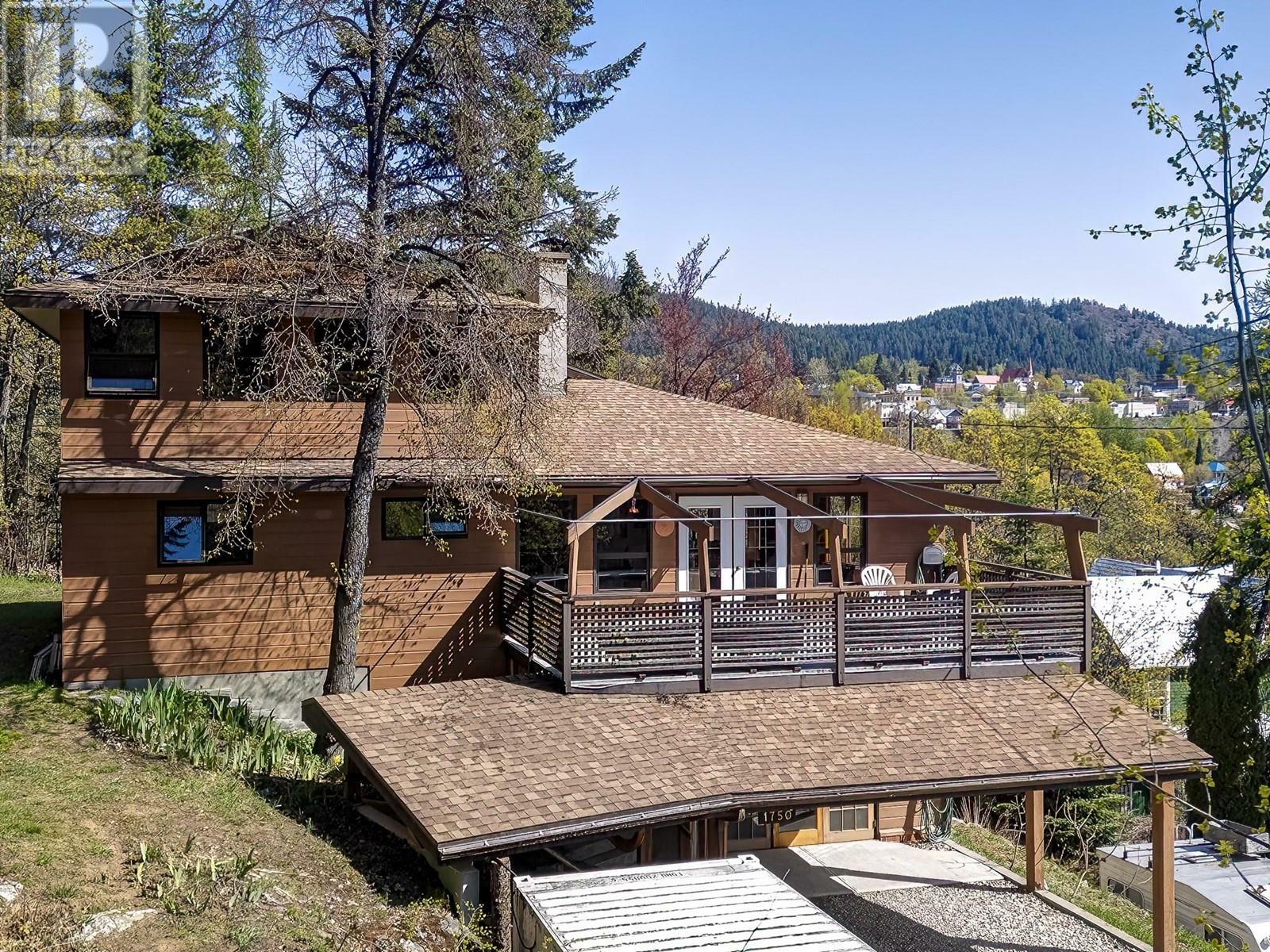 1750 Phoenix Avenue  Rossland BC V0G 1Y0 photo