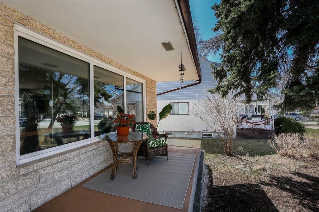 Property Photo: 243 Thompson Drive MB R3J 3E2