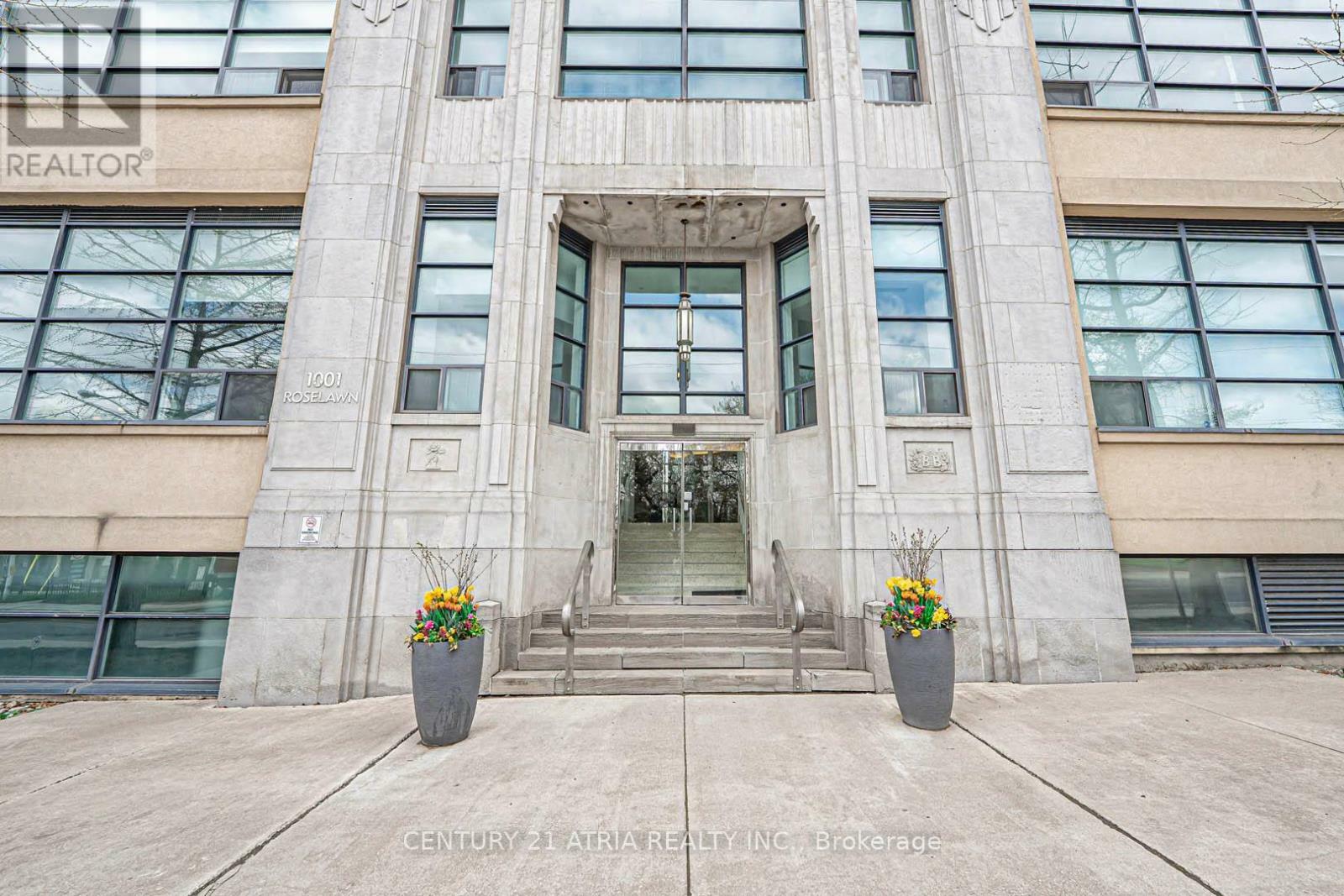Property Photo:  1001 Roselawn Avenue 318  ON M6B 4M4 
