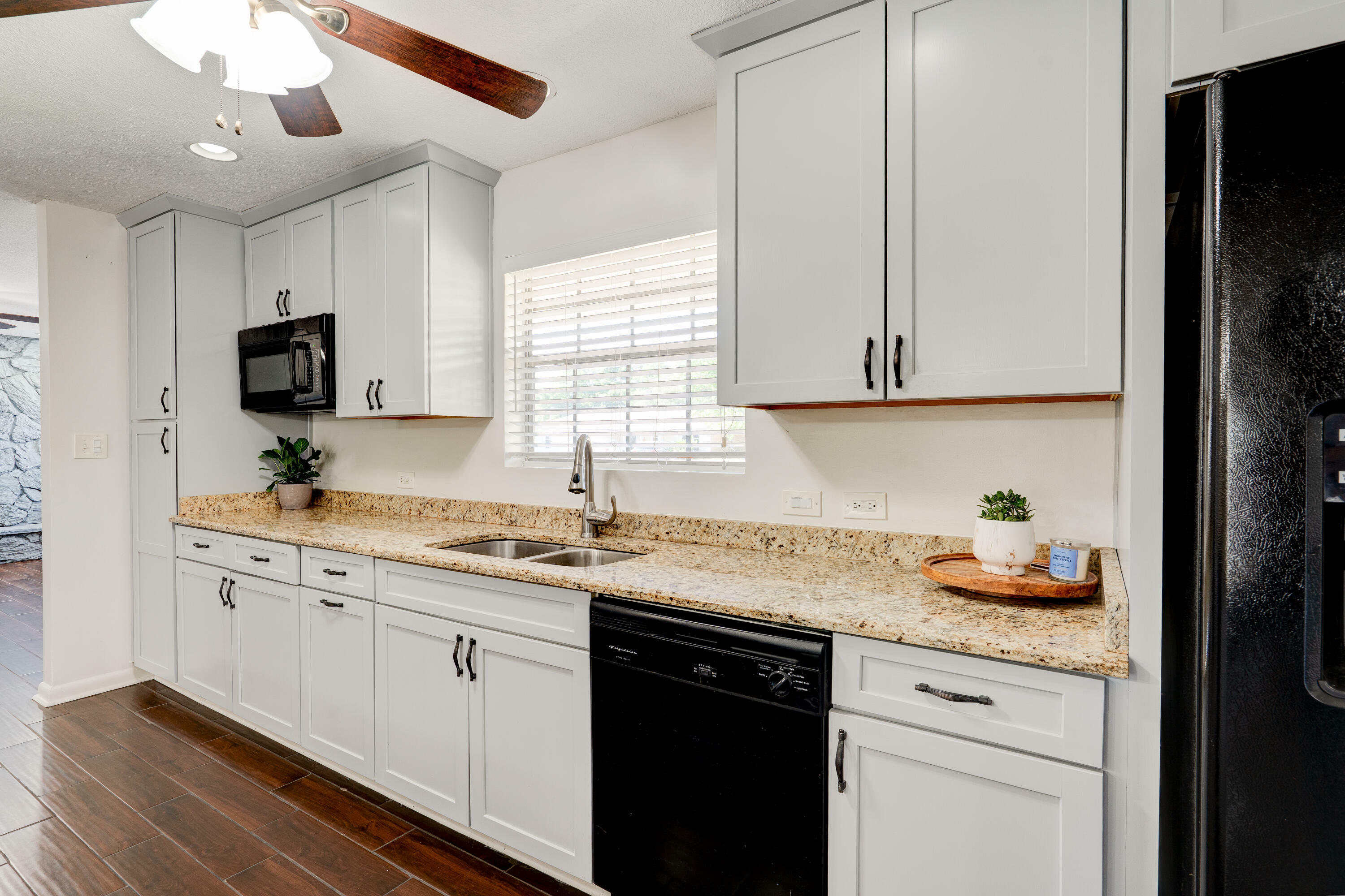 Property Photo: 406 NW Holmes Boulevard FL 32548