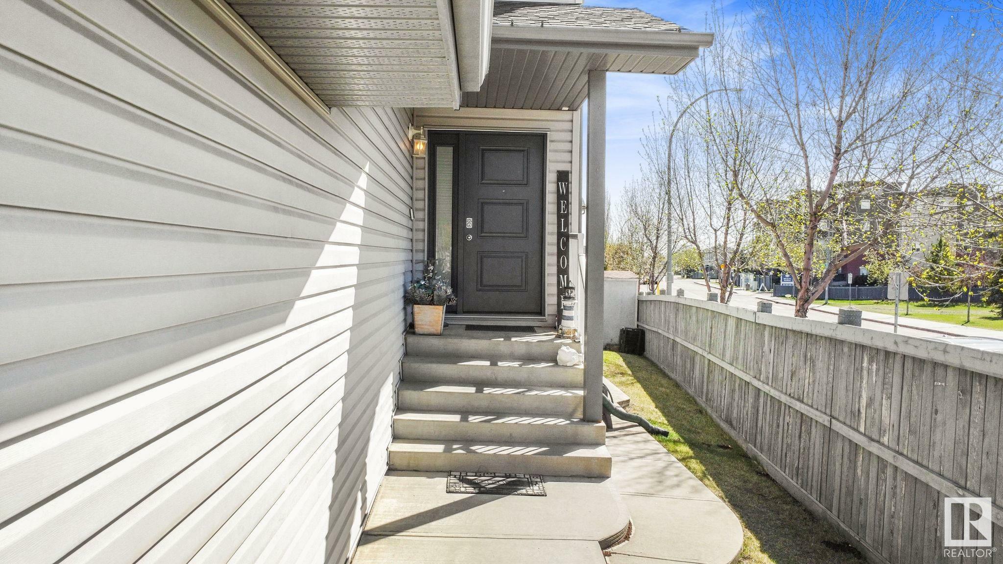 Photo de la propriété: 16207 54B Street NW AB T5Y 0E8